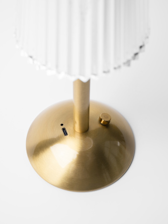 Лампа настольная беспроводная d=11 см. h=29,5 см. 3 цвета (телпый/натуральный/белый), 1 режим яркости, нерж./акрил, золотая LED CRYSTAL MGline /1/20/ Лампа настольная беспроводная d=11 см. h=29,5 см. 3 цвета (телпый/натуральный/белый), 1 режим яркости, нерж./акрил, золотая LED CRYSTAL MGline /1/20/