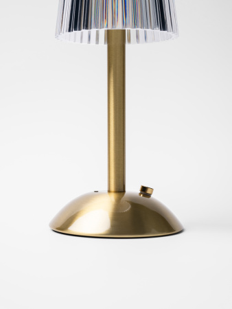 Лампа настольная беспроводная d=11 см. h=29,5 см. 3 цвета (телпый/натуральный/белый), 1 режим яркости, нерж./акрил, золотая LED CRYSTAL MGline /1/20/ Лампа настольная беспроводная d=11 см. h=29,5 см. 3 цвета (телпый/натуральный/белый), 1 режим яркости, нерж./акрил, золотая LED CRYSTAL MGline /1/20/