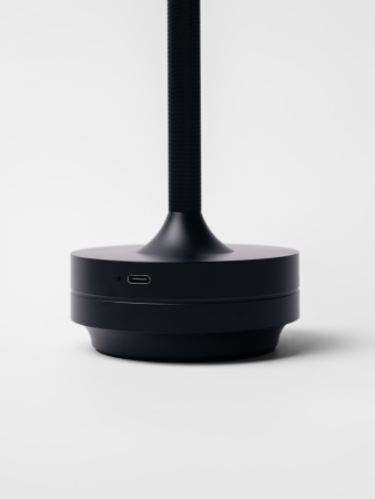 Лампа настольная d=13 см. h=27,5 см. 3 цвета, сенсорная регулировка яркости, алюм., черная LED HIGH-TECH MGline /1/20/ ВДОХНОВЕНИЕ